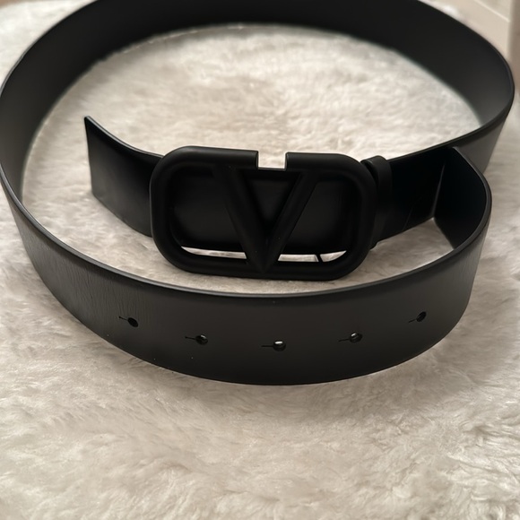NEW….Valentino Belt - Picture 3 of 5